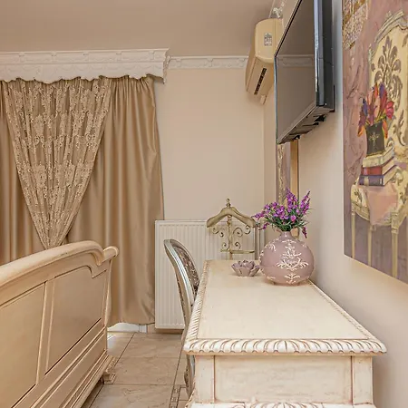 Parthenon Art Hotel 3*