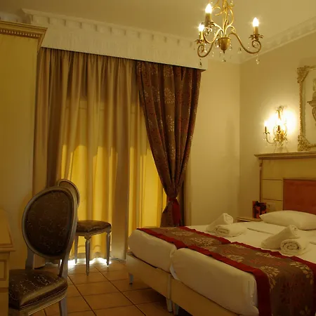 Parthenon Art מלון 3*