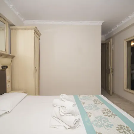 Parthenon Art מלון