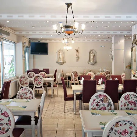 מלון Parthenon Art 3*