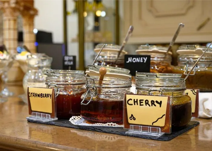 Parthenon Art Hotel 3*