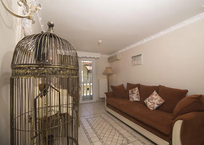 Parthenon Art Hotel 3*